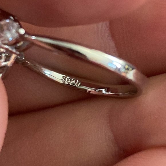 New Women’s 925 Silver Beautiful Pear cut Diamond Ring - Picture 6 of 6